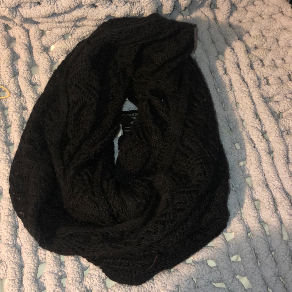 H&M black infinity scarf.